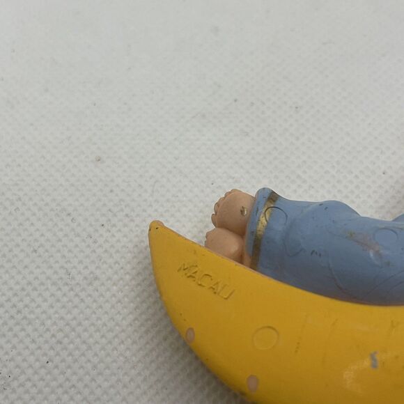 ANGEL Boy SLEEPING ON CRESCENT MOON Vintage Christmas Tree Ornament MCM 1980s - Picture 5 of 5